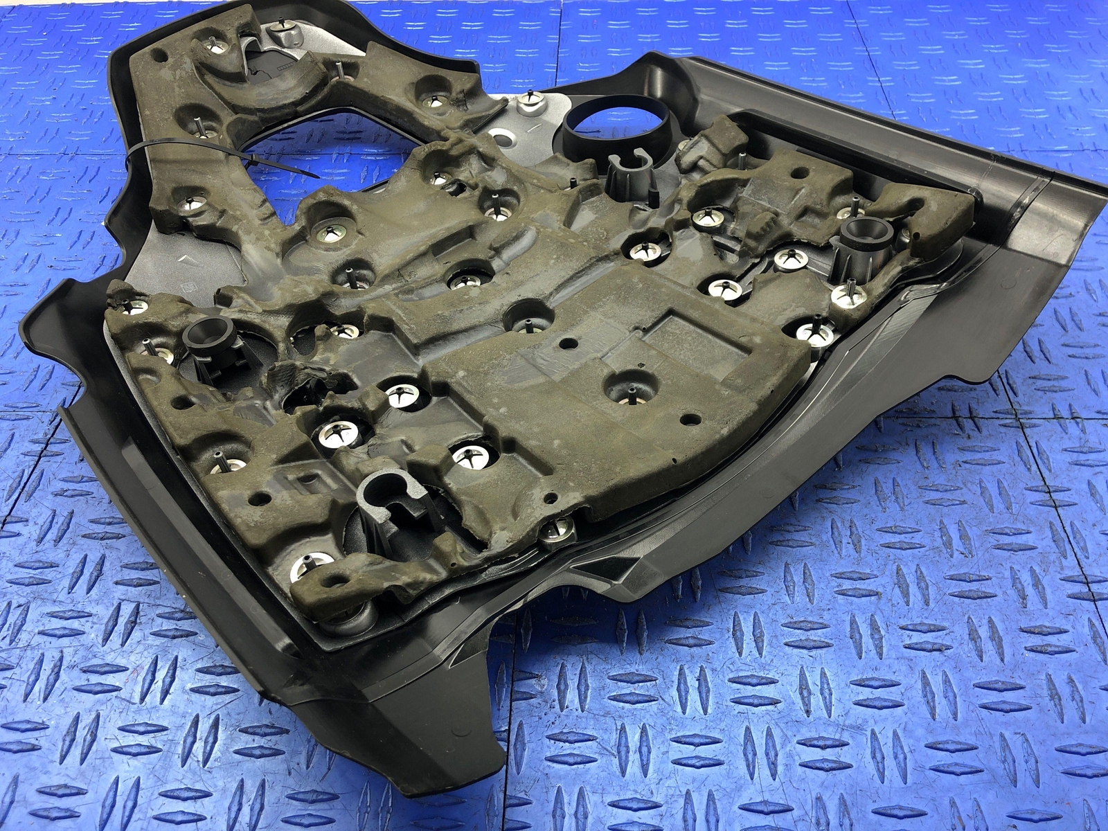 2014-2021 MASERATI QUATTROPORTE 3.0L V6 ENGINE COVER SHIELD 670003410 OEM 2015