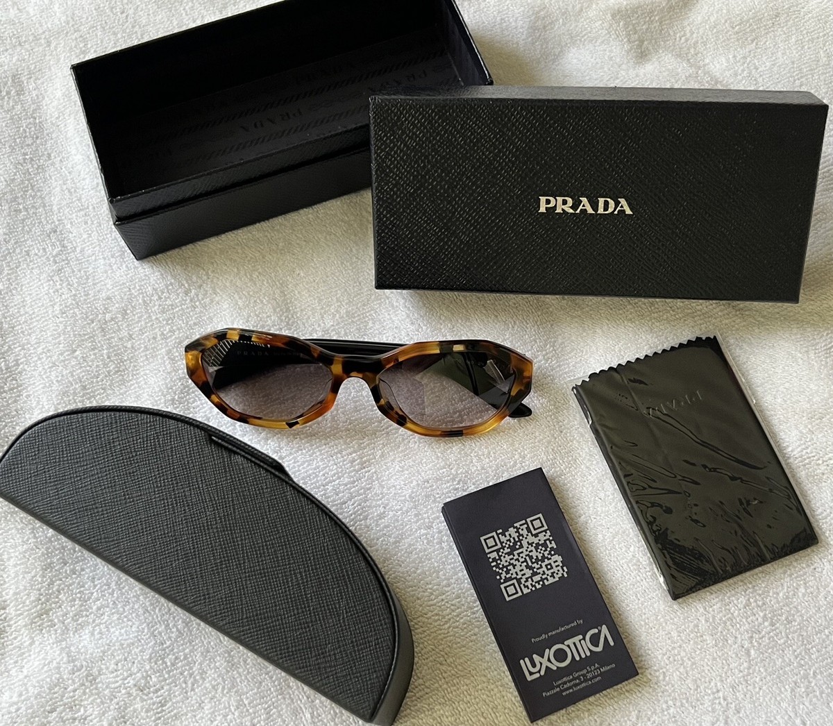 PRADA サングラス　Made in Italy ケース付 NEW Sunglasses Prada in original case and box Luxottica Made