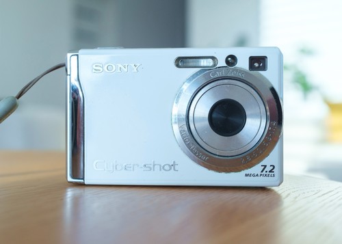 Sony Cyber-shot DSC-W80 Digital Camera 7.2 MP White CCD Sensor Memory Card