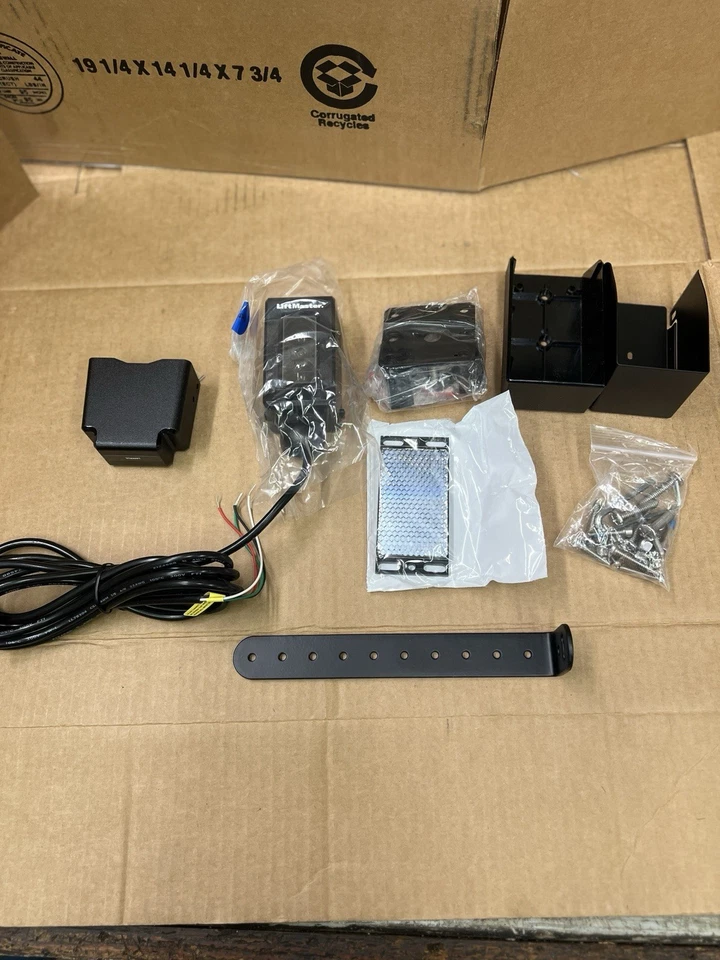 Lift Master LMRRUL Monitored Retro-Reflective Photo Eye.  - Image 2 of 3