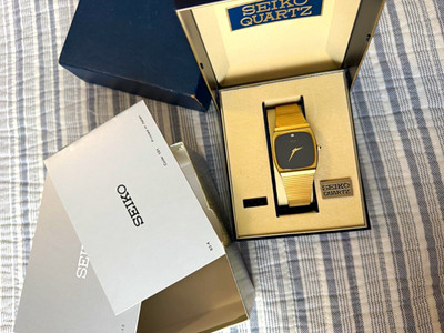 Seiko Quartz Gold-Tone Square Watch Black Dial Bracelet w/ Box & Manual