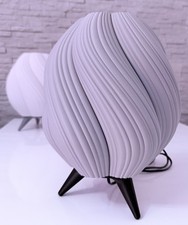 🌟 Swörly Design LampeModerne 3D Designer Tischlampe mit E27 Fassung