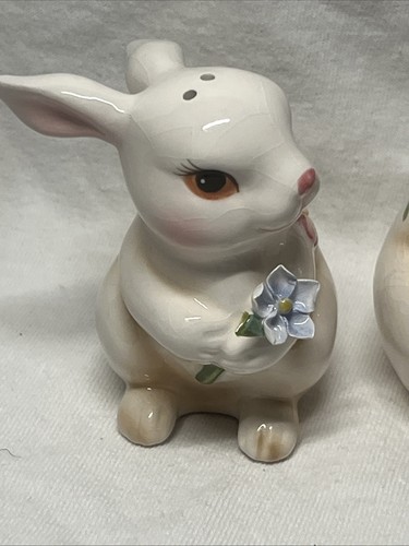 Unused Salt & Pepper Shaker Floral Springtime Bunny Rabbit Red Poppies Not Used - Picture 5 of 7