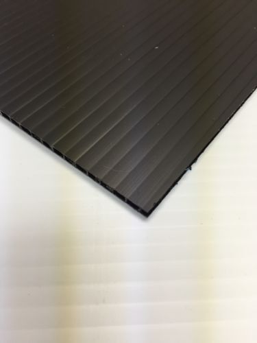 Coroplast 6 mm 24 Zoll x 24 Zoll (96er-Packung) schwarz gewellte Kunststoffplatten Schild - Bild 1 von 1
