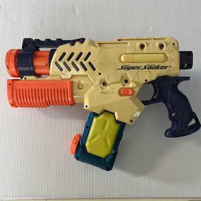 NERF Super Soaker Tornado Strike 2010 Water Blaster Gun Pump Action Watergun