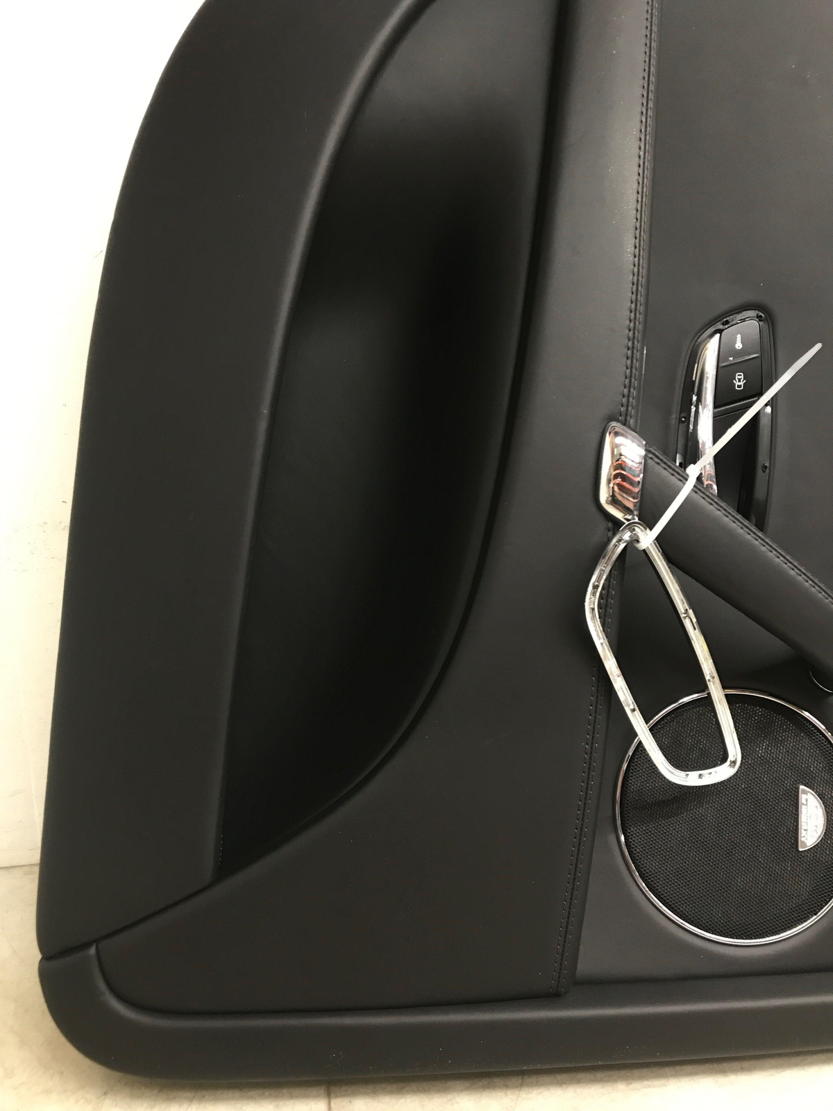 2013 - 2019 BENTLEY FLYING SPUR LEFT REAR INNER DOOR PANEL *BROKEN HANDLE COVER*