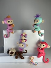 Lot of 5 WowWee Fingerlings - Summer, Danny  Gianna, Sydney, Kingsley, Aimee