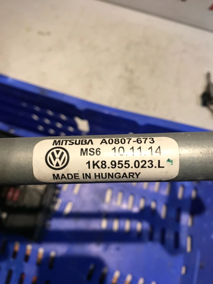 GENUINE VW SCIROCCO FRONT WIPER MOTOR AND LINKAGE 1K8955119J 1K8955023L - Image 2 of 3