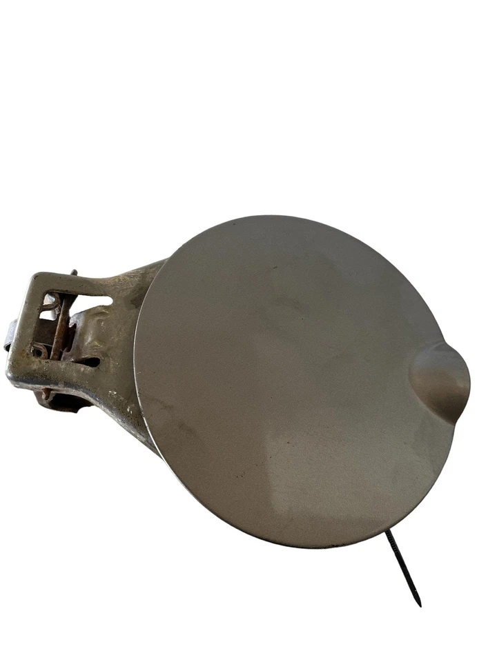 99 00 01 02 03 04 05 06 07 CHEVY SILVERADO 1500 Fuel Tank Lid Cap Cover Door - Image 3 of 4