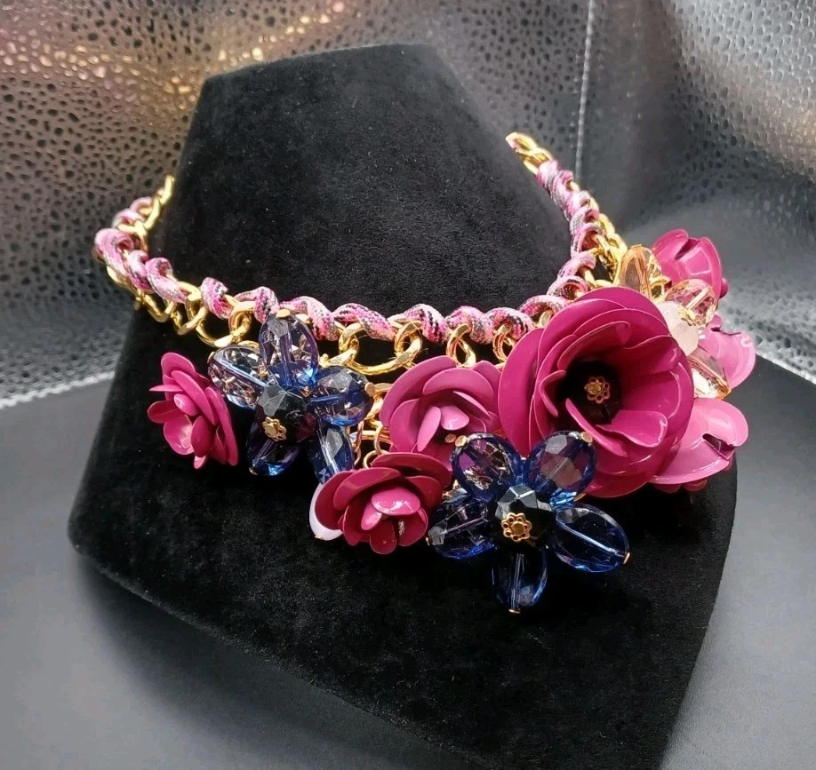 Nuevo Collar Betsey Johnson Cuentas de Plástico Metal Rosa Flor Distintivo Foto 2 de 4