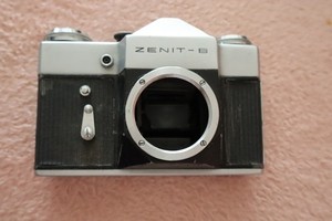 VINTAGE ZENIT B 35MM FILM CAMERA BODY ONLY
