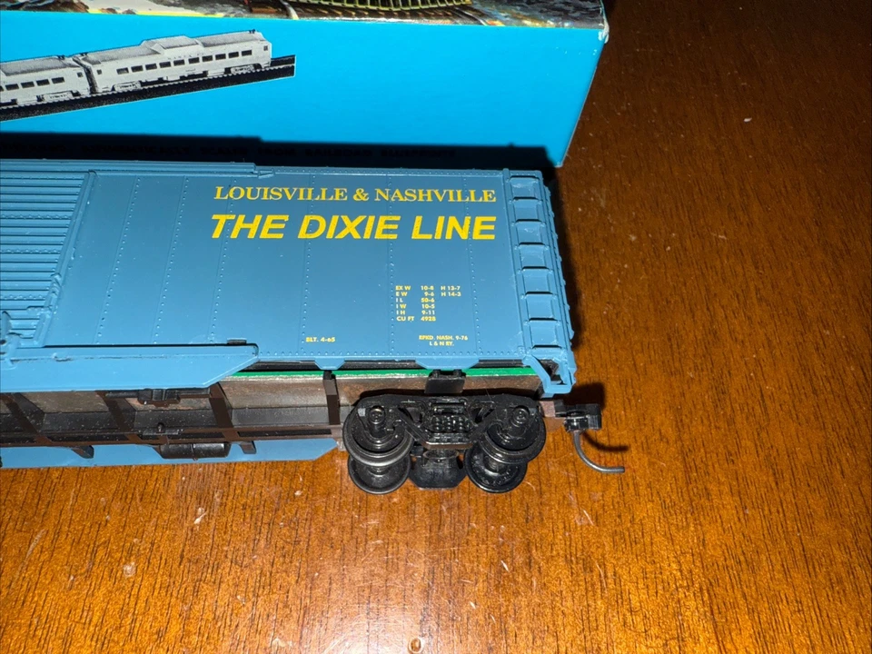 Athearn HO Scale Kit #1321 Louisville & Nashville, 50-ft Double-Door Boxcar. KD’ - Image 3 of 4