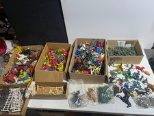 Huge Mixed Lot of Vintage Plastic Army Men, Soldiers ,ANIMALS ,CIVIL, KNIGHTS 