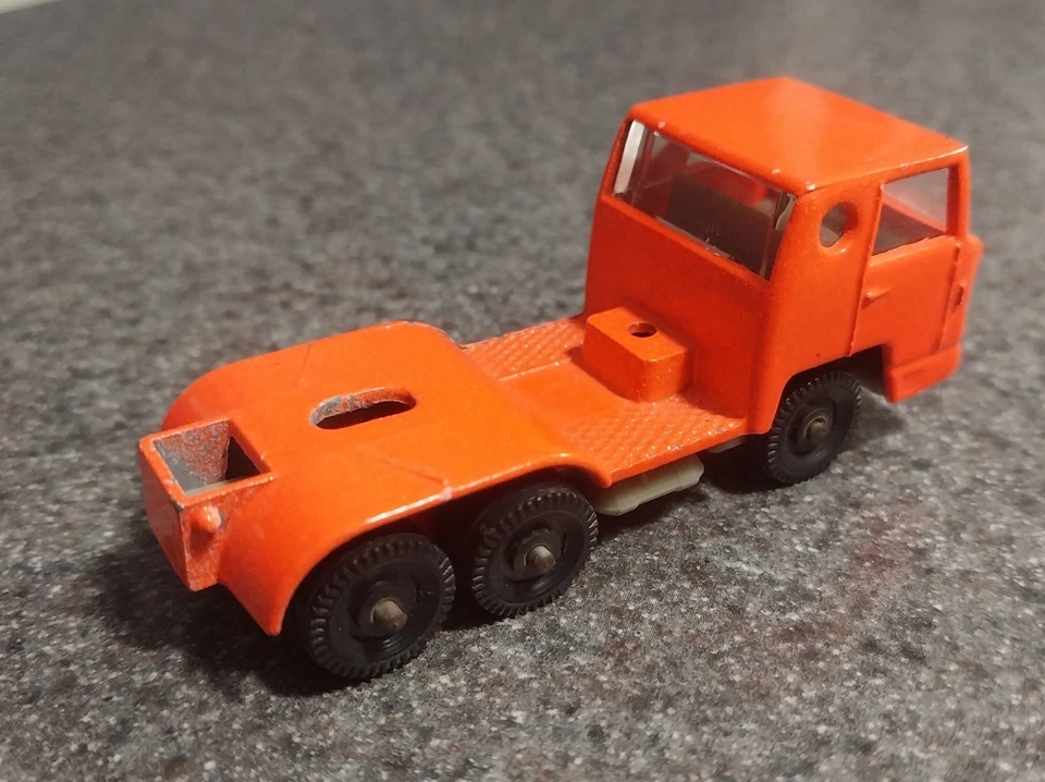 Semirremolque tractor Majorette Bernard Francia rojo, serie 300 Foto 3 de 4