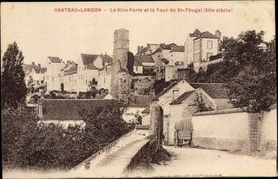 Ak Chateau Landon Seine et Marne, La Ville Forte et la Tourde St... - 2526417