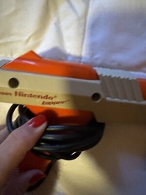 NINTENDO NES ZAPPER LIGHT GUN CONTROLLER ORANGE OFFICIAL OEM NES-005