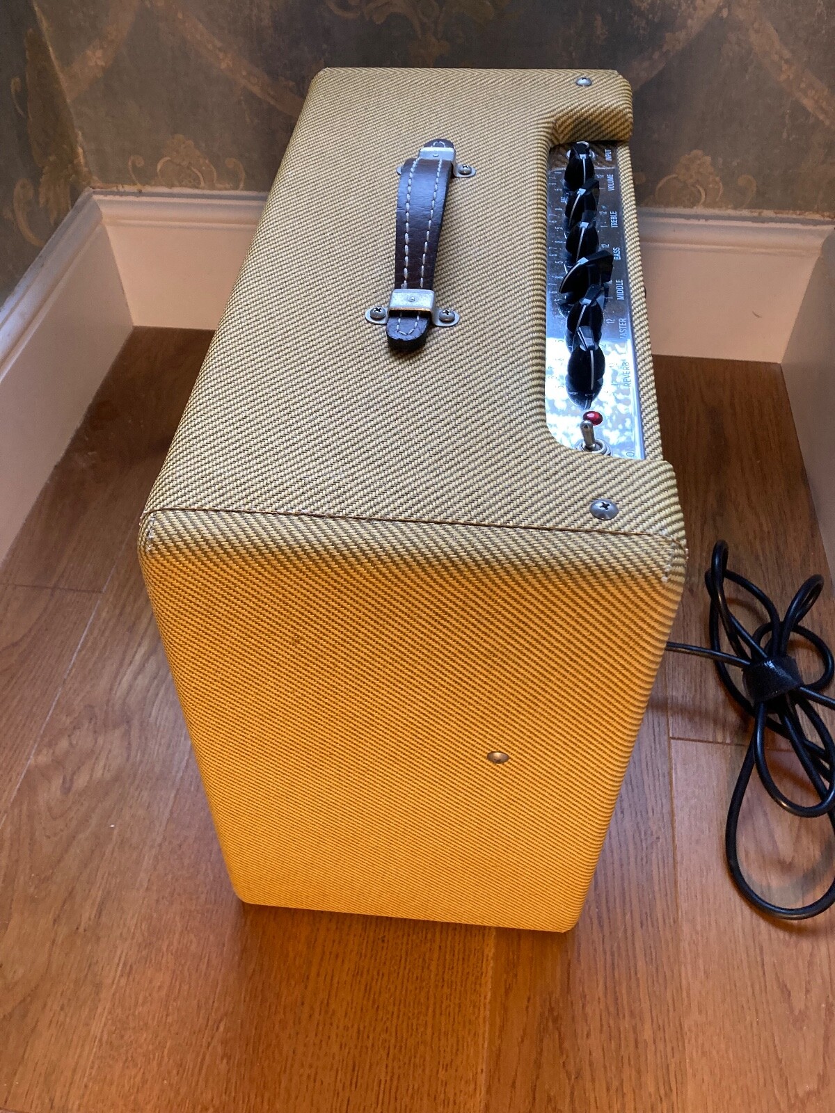 Fender Blues Junior Lacquered Tweed Valve Guitar Amp Ltd Edition