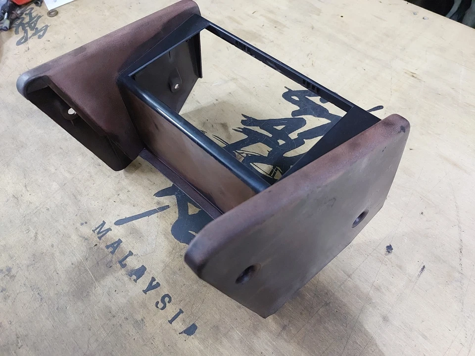 Toyota AE86 Sprinter Trueno Levin Centre Audio Console  58813-12080 - Image 2 of 4