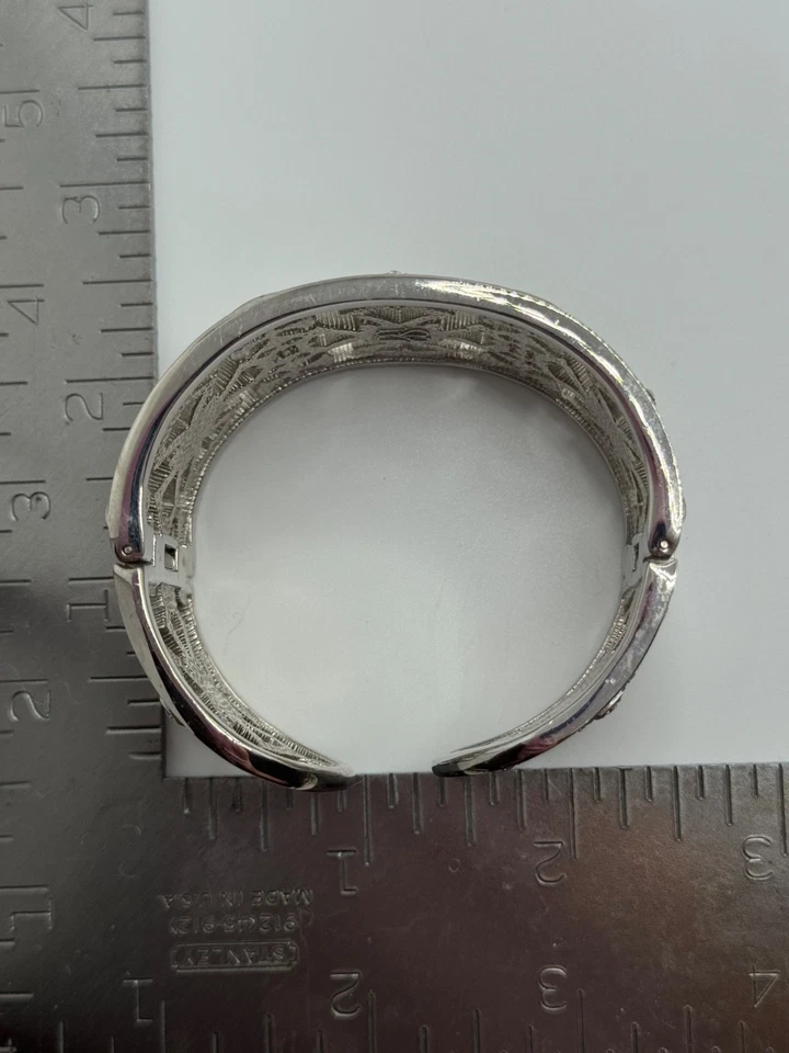 Suzanne Somers 水钻袖口银色铰边手链 — 第 2/4 张图片