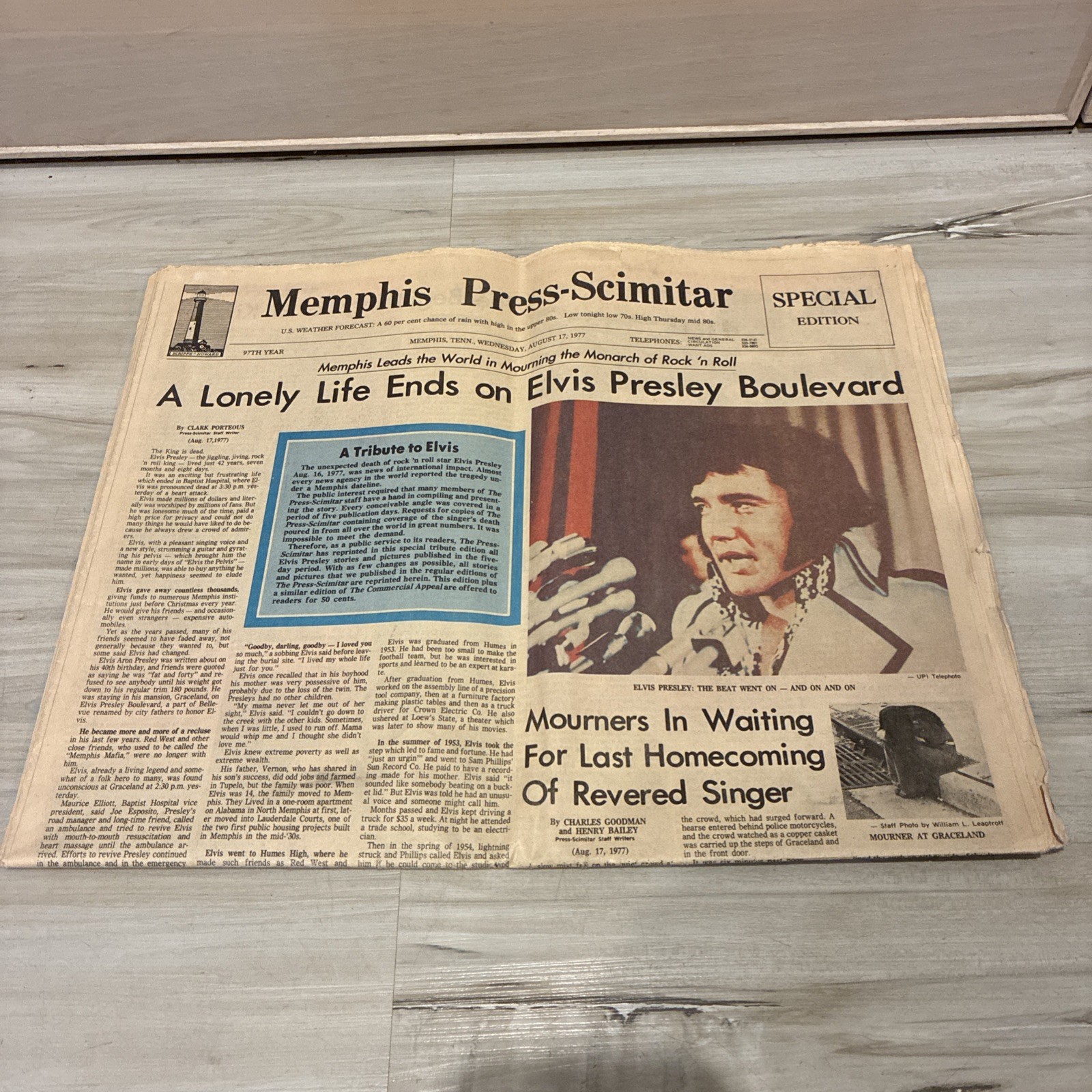 DEATH of ELVIS PRESLEY NEWSPAPER, MEMPHIS PRESS-SCIMITAR,  August 17, 1977