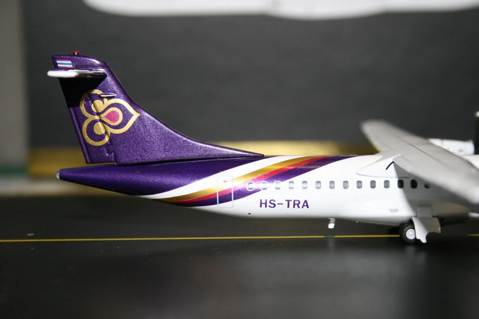 Gemini Jets 1:200 Thai Airways Aerospatiale ATR-72-200 HS-TRA (G2THA597) - Image 4 of 4