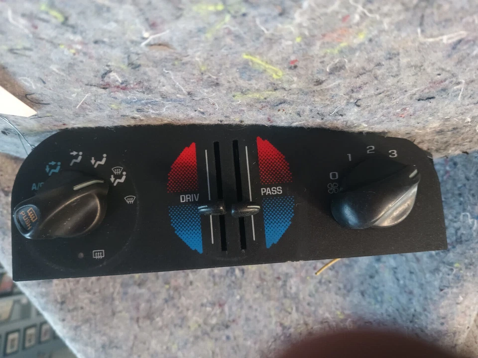 Chevrolet Lumina/Monte Carlo 1995-1999 doble zona climatizador P/N 16189531 Foto 2 de 4