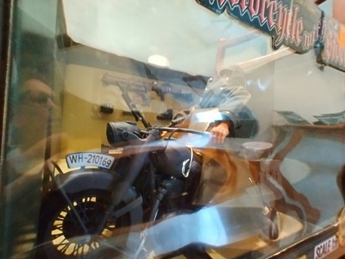 The Ultimate Solder German Motorcycle with Sidecar 12 Action Figure New! - Picture 9 of 12