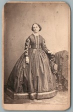 CDV 1870 Londres Femme robe Cerceau Crinoline Victorian Photo Ancienne Sutton UK