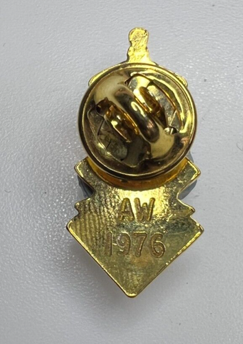 1976 Soldiers Sailors & Airmen's Families Association 20 Years pin Badge 28x13mm - Picture 2 of 3