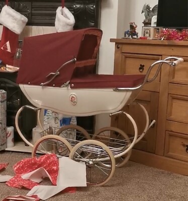 silver cross coach built dolls pram UK - Main Image