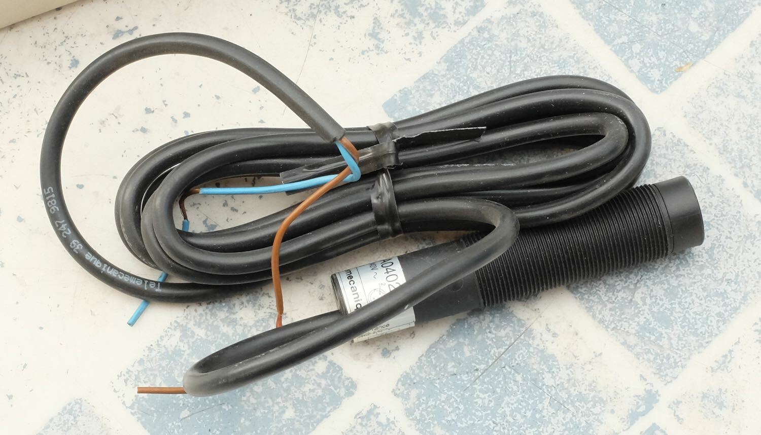 Détecteur photo-électrique réflex XUB-A040214 boîtier cylindrique 12-24V