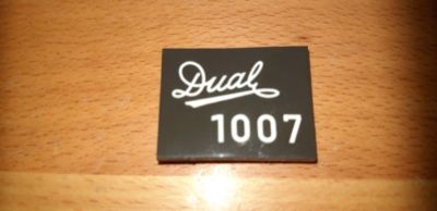 Emblem  Dual 1007  aus Plattenspieler Dual Type Dp 1007