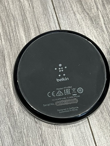 BELKIN BOOST↑UP™ Bold Wireless Charging Pad 10W for Apple, Samsung, LG and Sony - Zdjęcie 3 z 6