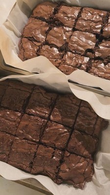   Fresh Baked Fudge Brownie Sample Box Chocolate Fudge Soft & Gooey 4Ct