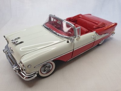 1955 OLDSMOBILE SUPER 88 CONVERTIBLE | rot-weiß | DANBURY MINT | 1:24
