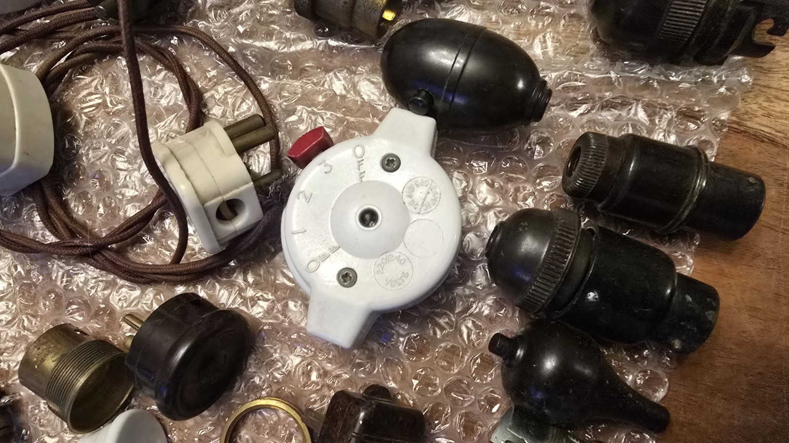 vintage joblot light switches including bakerlite, Copper And More