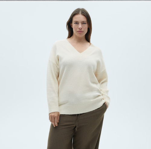 MANGO Cream V Neck Oversized Cozy Knit Sweater Size XL NWT