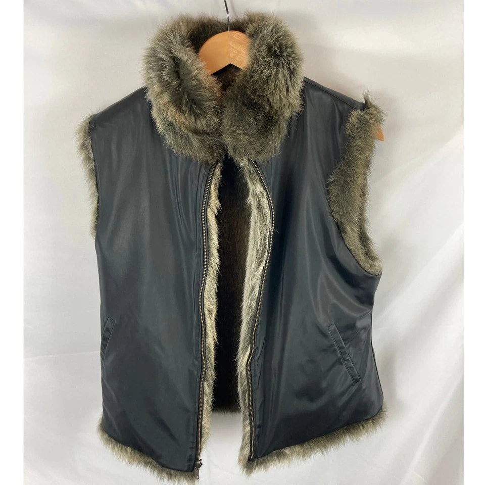 Blassport Faux Fur Zip Up Reversible Vest Size Medium - Image 4 of 4