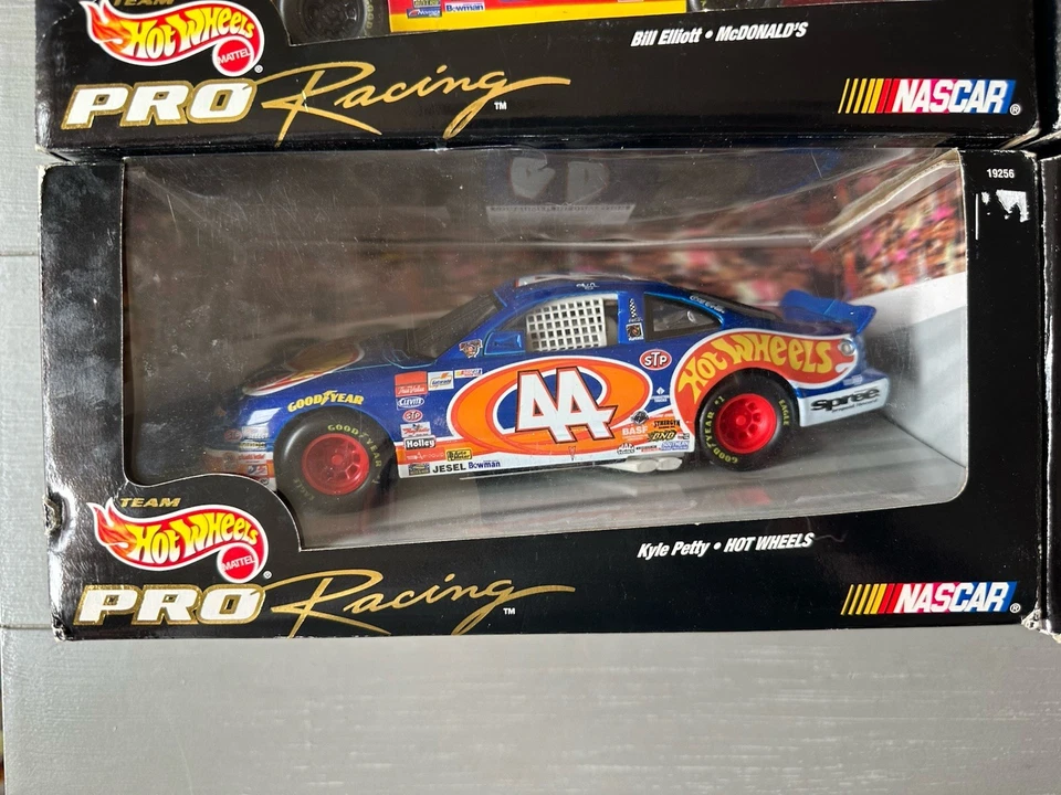 Vintage Hot Wheels Pro Racing 1:24 Die Cast NASCAR Lote (4) Kyle Petty, Etc. - Imagem 3 de 4