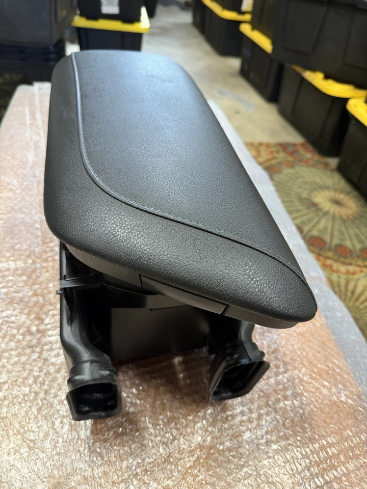 2020 - 2024 丰田 CAMRY SE 中心控制台存储比较托盘带臂套原始设备制造商 — 第 3/4 张图片