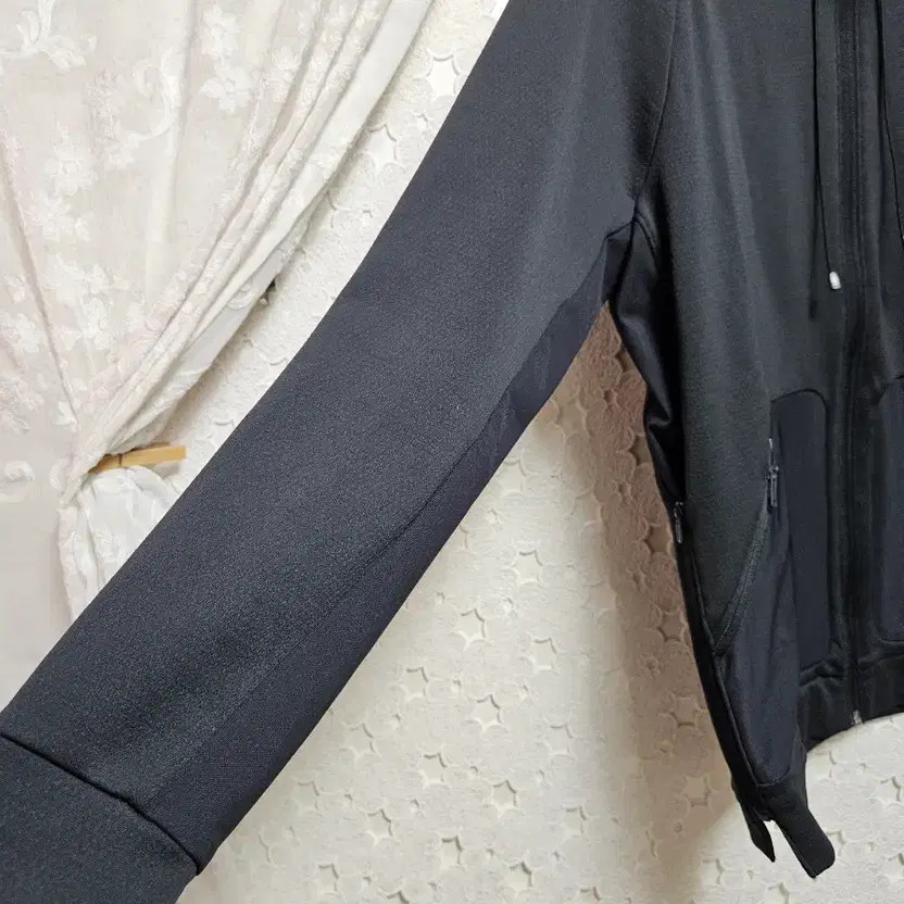 Under Armour Men's Hoodie - Lightly Used, Size 100