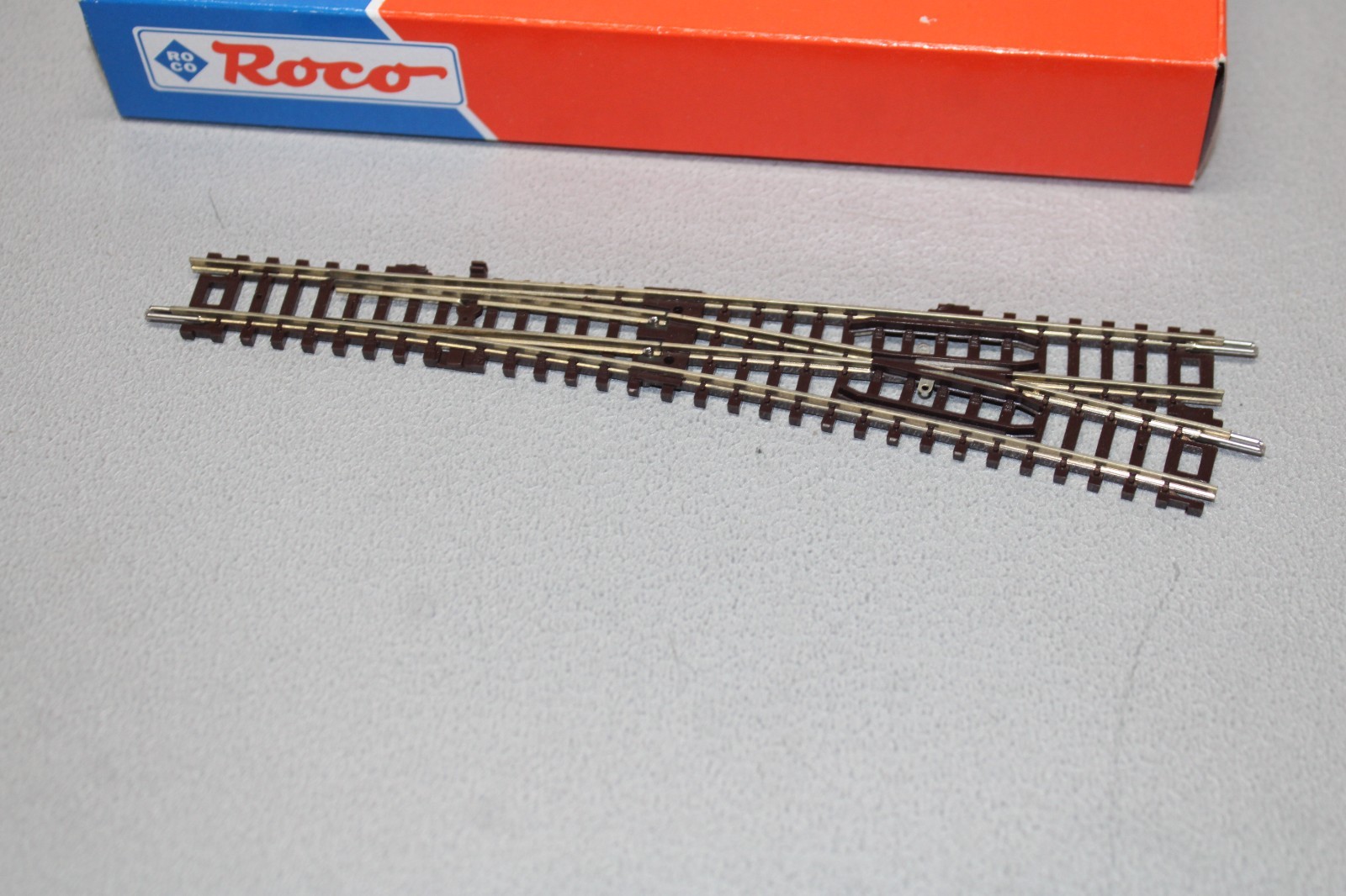 Roco 22303 Right-Hand Slim Switch N Gauge N-Track Analog DC 2-Rail OVP