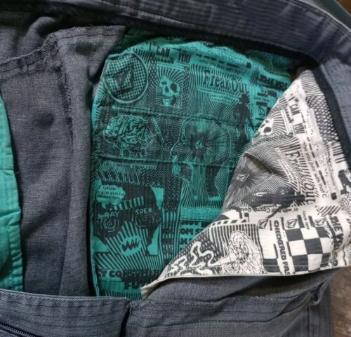Vintage Volcom Belted Striped Skater Shorts Y2K Baggy Men's Size 36 Gray - Picture 9 of 18