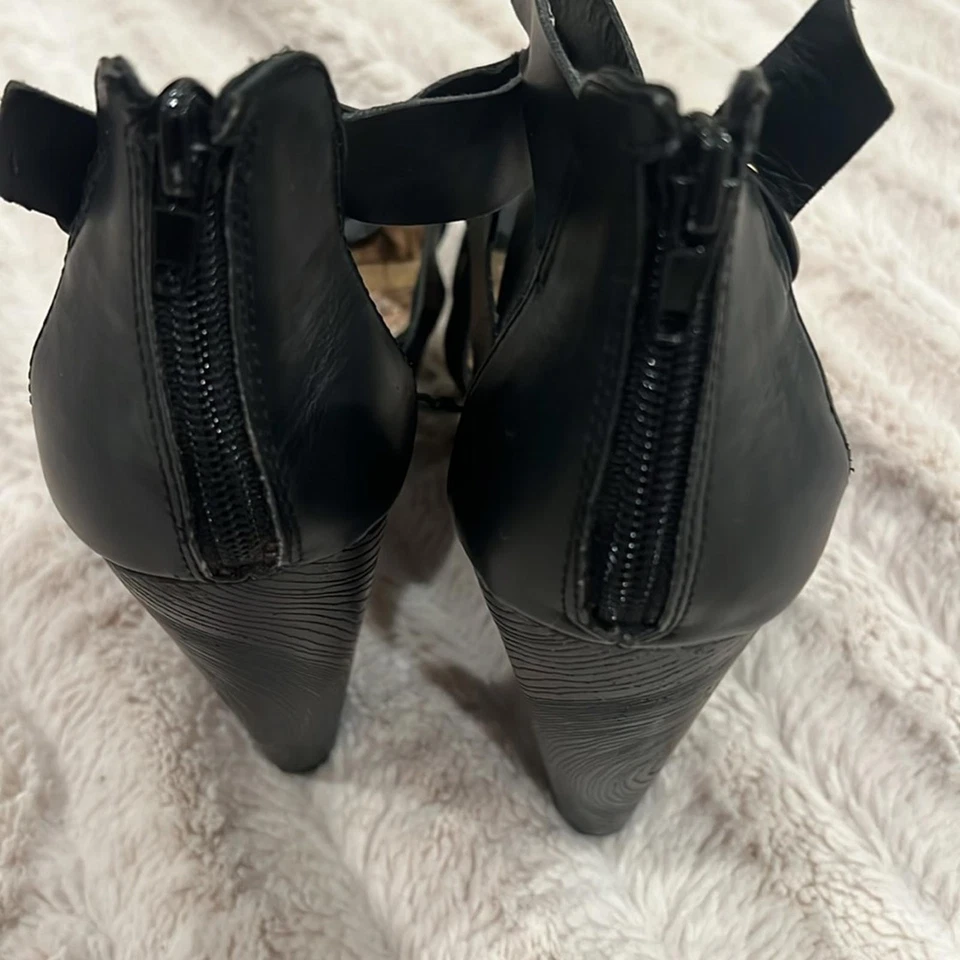 G by Guess Passage Strappy Cork Wedge Sandal Platform Heel Shoe Black 9.5 - Image 4 of 4