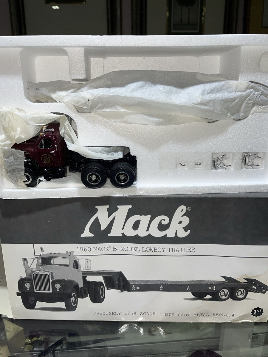ファーストギア　1960 B-61 Mack トラクター　1/34 FIRST GEAR 1960 MODEL B-61 MACK TRACTOR WITH LOWBOY TRAILER Bay