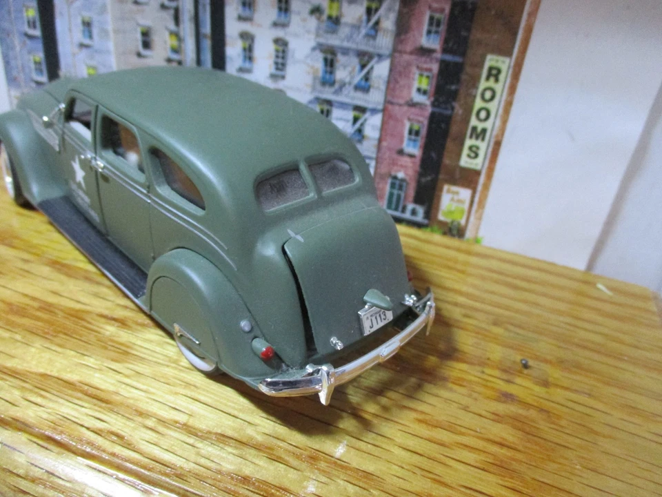 Signature Models #32519 1936 Chrysler Airflow US Army 1/32 Diecast Model Car - Image 4 of 4