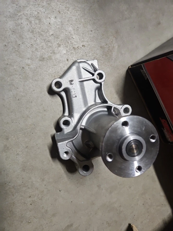 BOMBA DE AGUA CARDONE 55-73131 NUEVA PARA 06-10 MITSUBISHI/COLT DOHC VVT TURBO Foto 4 de 4