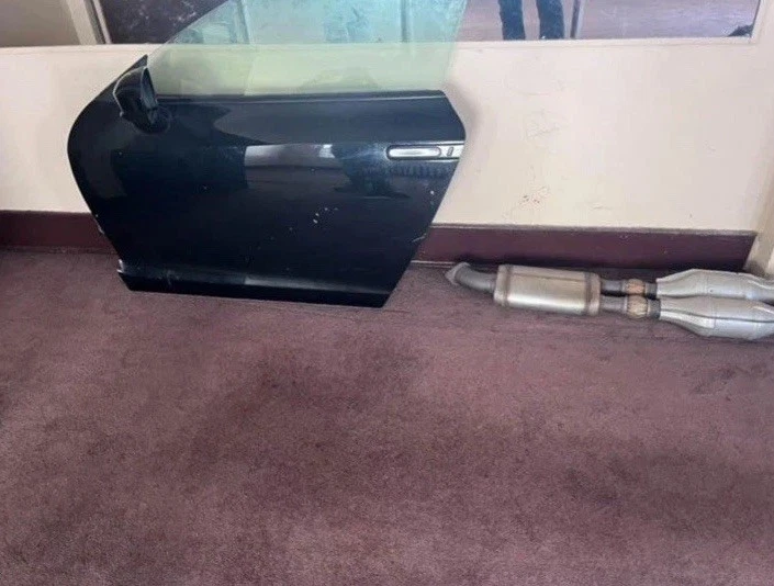 Conjunto de carcasa de puerta del conductor delantero izquierdo Nissan GTR R35 2009-2016 OEM Foto 2 de 4