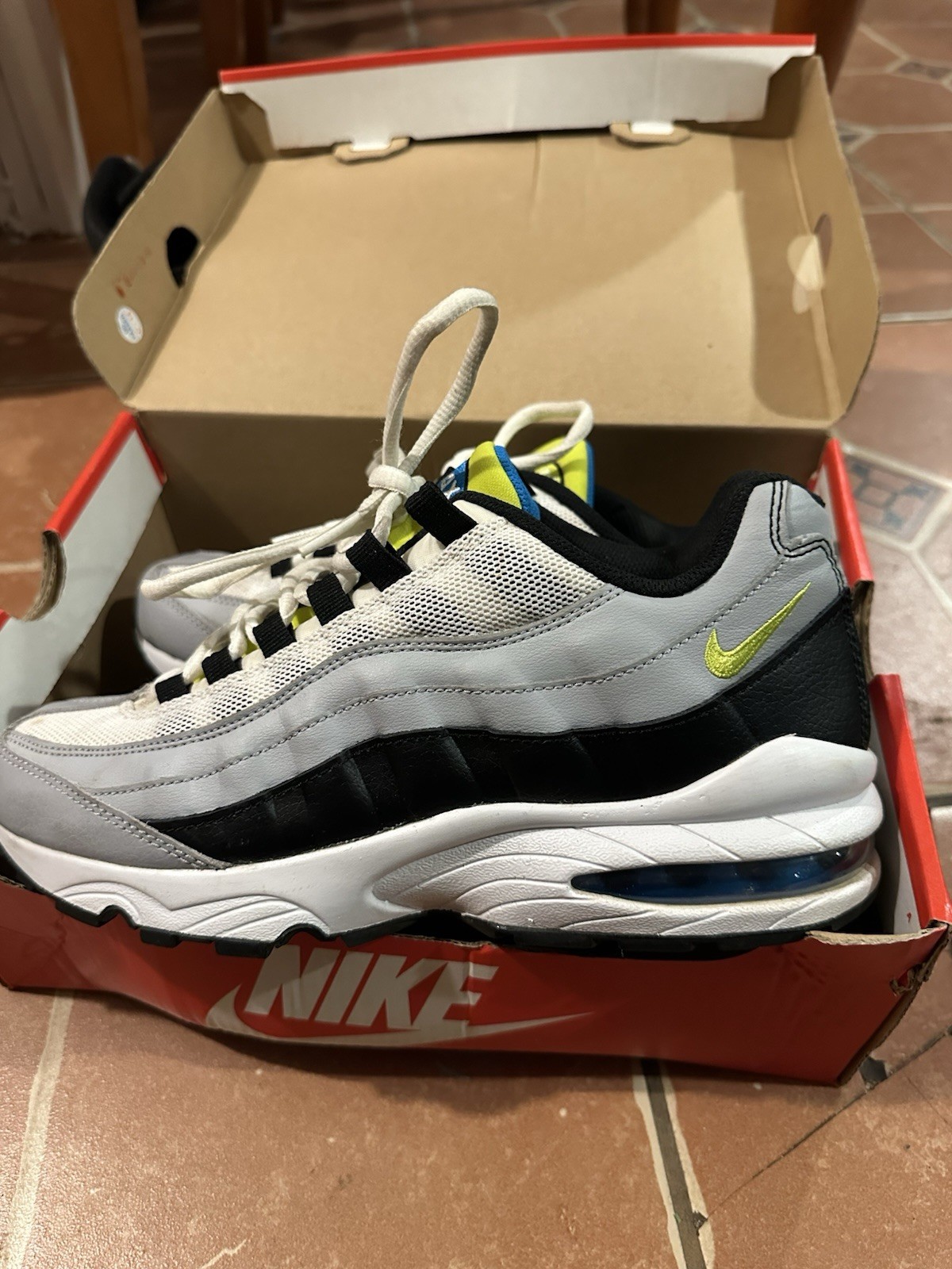 Nike Air Max 95 Boys Sneakers White Black Grey Yellow 7Y Mesh Synthetic Low Top thumbnail 2