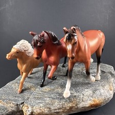 Vintage Breyer Reeves Stablemates Mini Horses Lot of 3 Horses. 2 Are Dated 1999